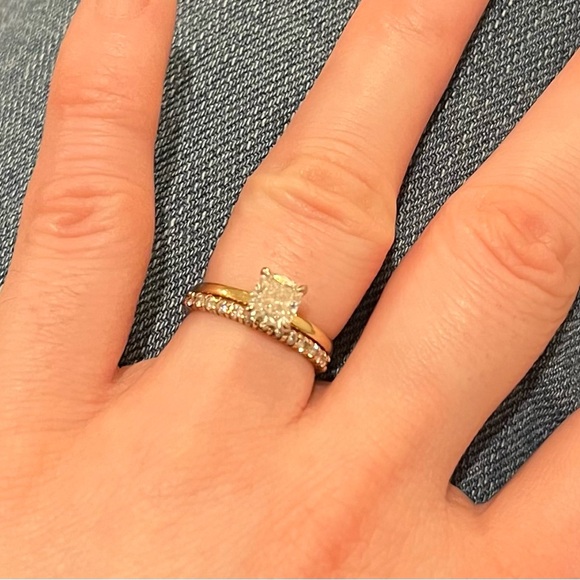 Elegant 1.03ct Cushion Cut Gold Engagement Ring - Picture 6 of 7